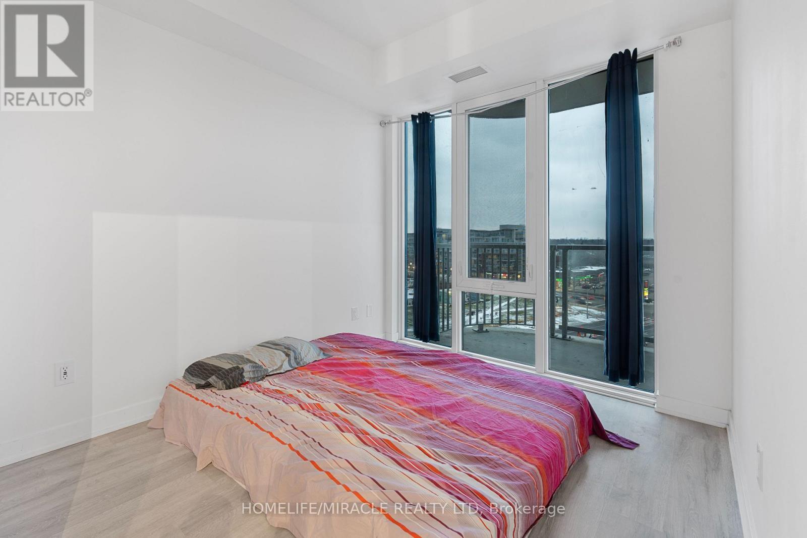 715 - 220 Missinnihe Way, Mississauga, ON - Indoor Photo Showing Bedroom