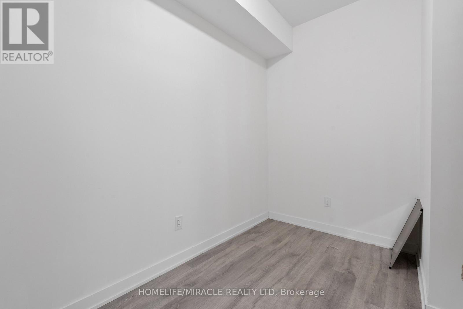 715 - 220 Missinnihe Way, Mississauga, ON - Indoor Photo Showing Other Room