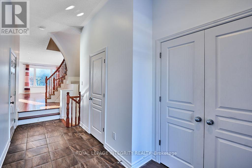 870 Fletcher Circle, Ottawa, ON - Indoor Photo Showing Other Room