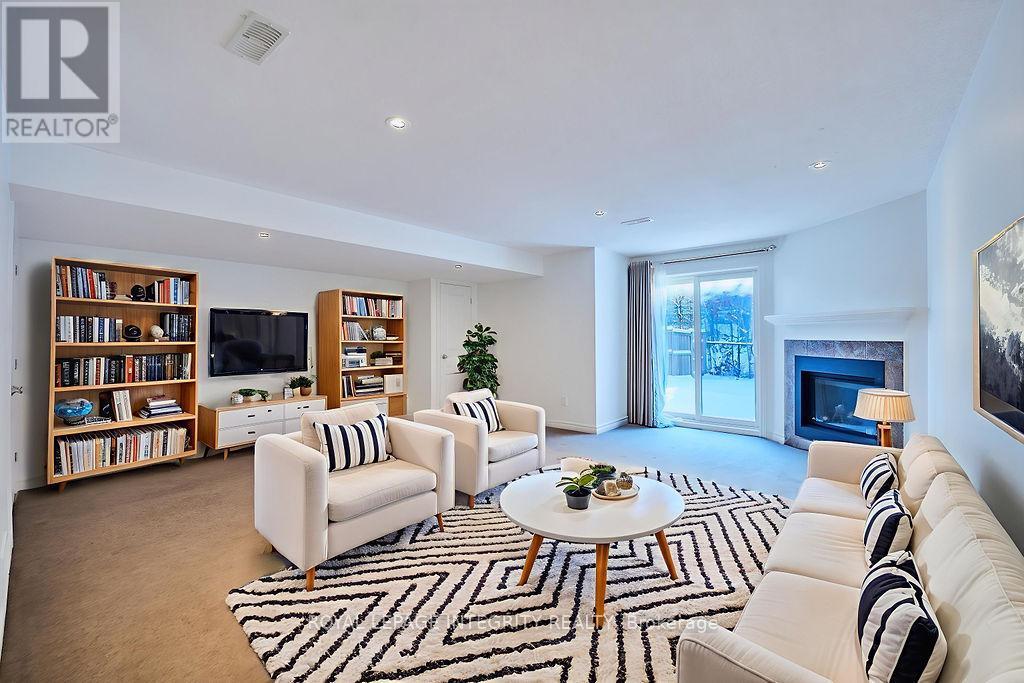 870 Fletcher Circle, Ottawa, ON - Indoor Photo Showing Living Room With Fireplace
