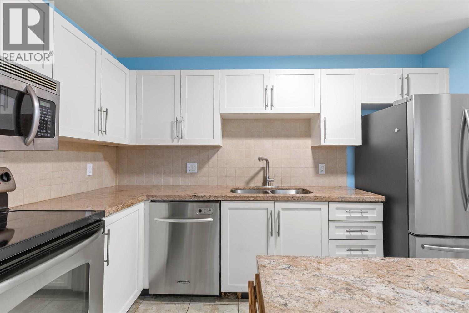Ph4 1519 Grant Avenue, Port Coquitlam, BC - Indoor Photo Showing Kitchen With Stainless Steel Kitchen With Double Sink