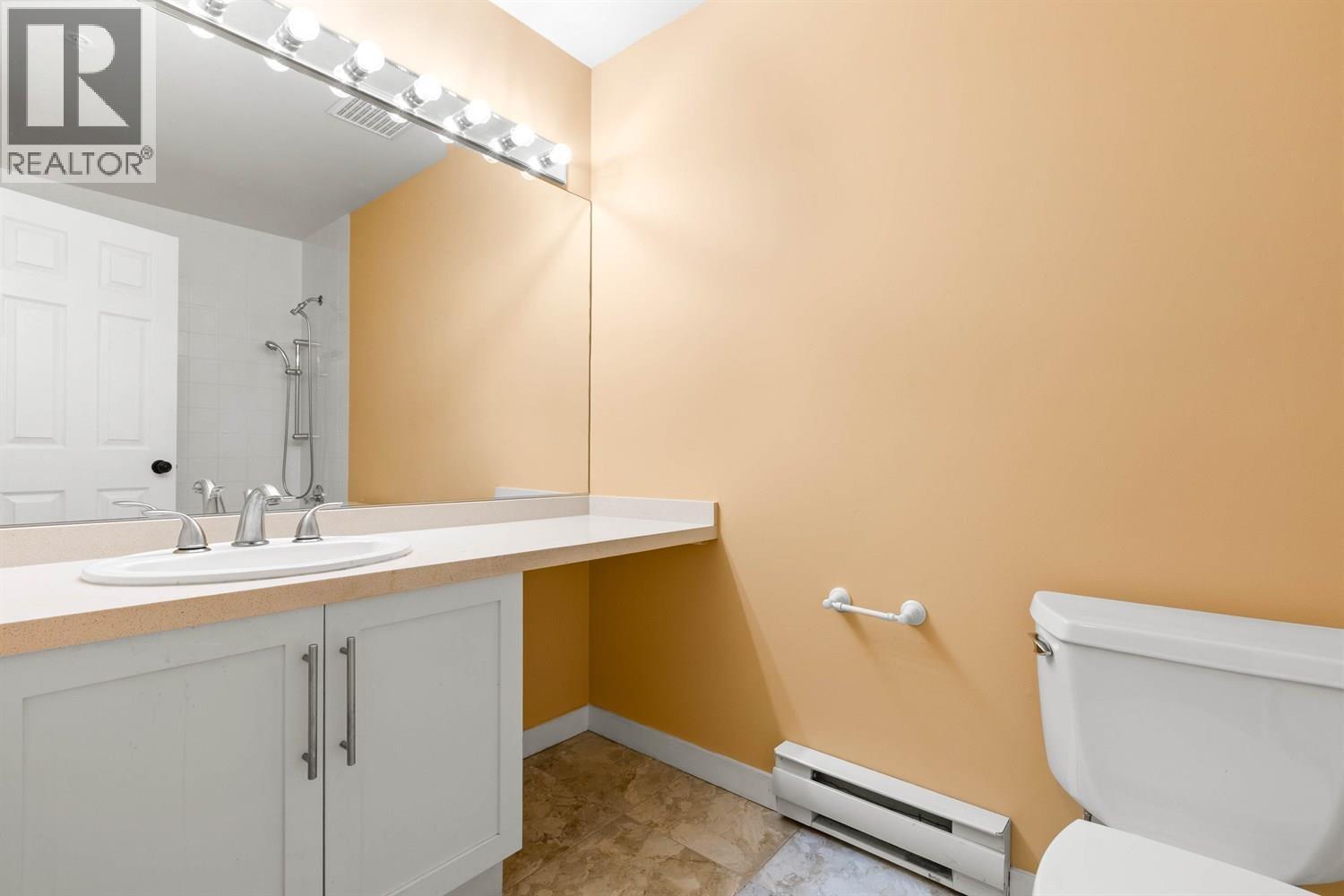 Ph4 1519 Grant Avenue, Port Coquitlam, BC - Indoor Photo Showing Bathroom