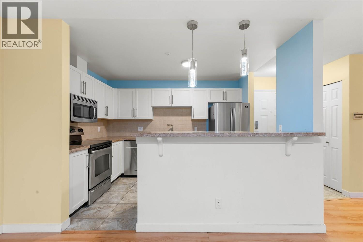 Ph4 1519 Grant Avenue, Port Coquitlam, BC - Indoor Photo Showing Kitchen With Stainless Steel Kitchen With Upgraded Kitchen