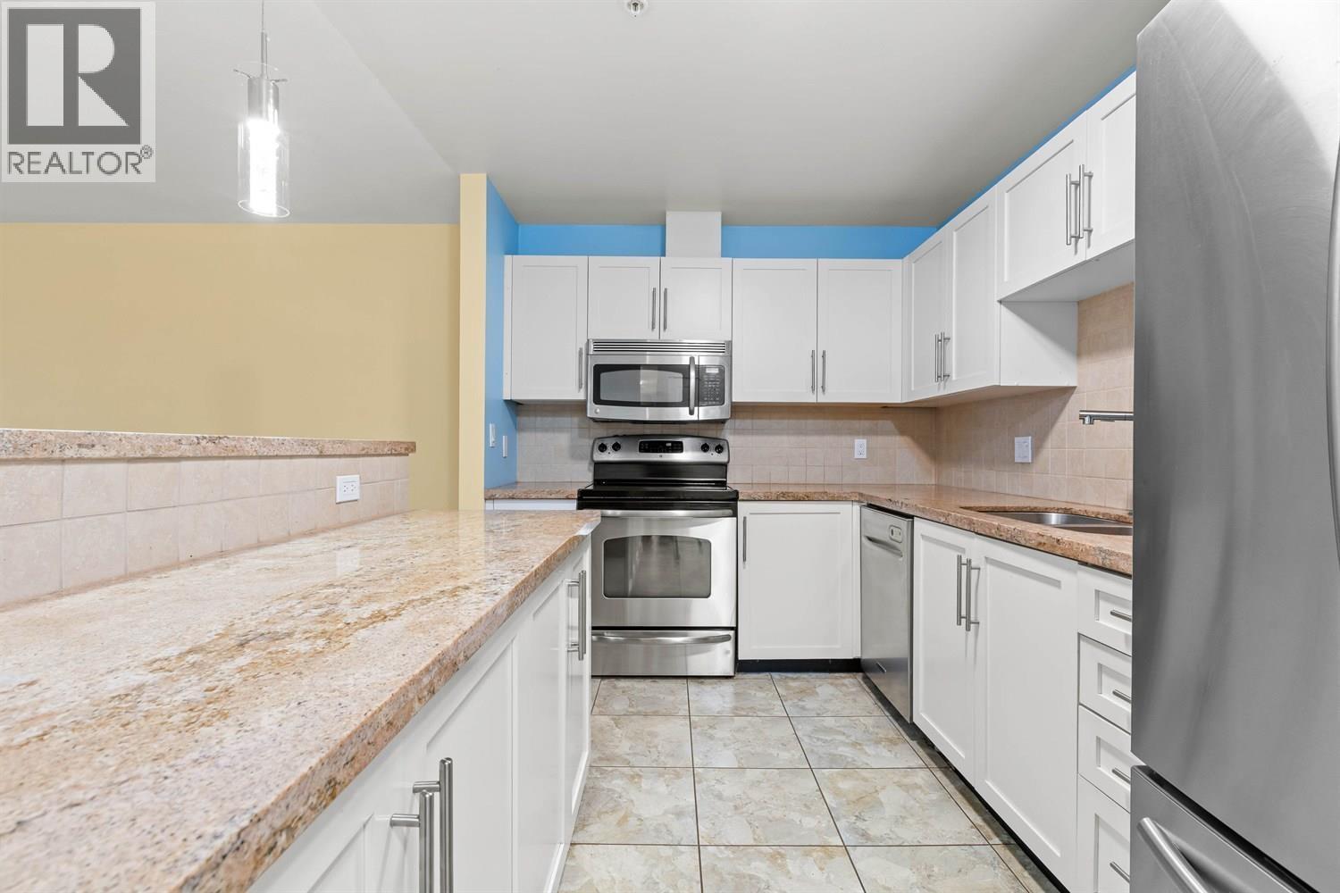 Ph4 1519 Grant Avenue, Port Coquitlam, BC - Indoor Photo Showing Kitchen With Stainless Steel Kitchen With Double Sink