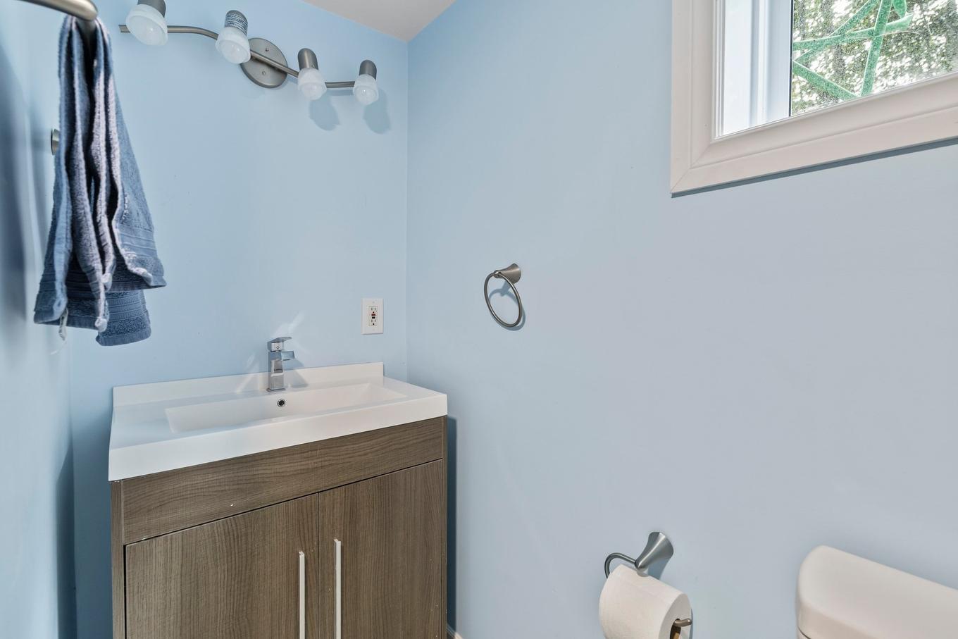 Bathroom - 882 Rue Frontenac, Saint-Lazare, QC - Indoor Photo Showing Bathroom