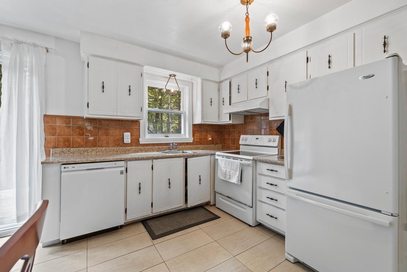 Kitchen - 882 Rue Frontenac, Saint-Lazare, QC - Indoor Photo Showing Kitchen