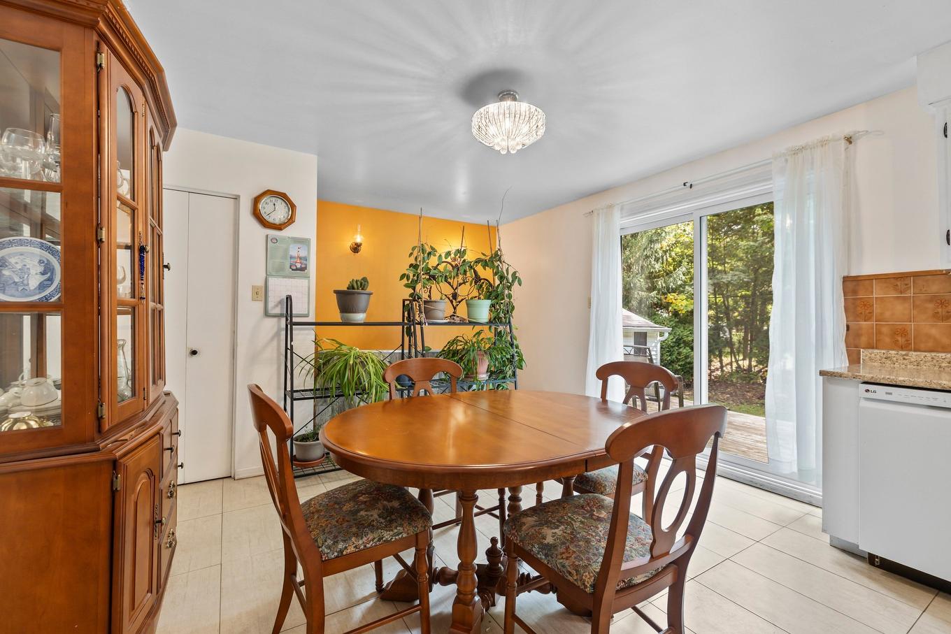 Dining room - 882 Rue Frontenac, Saint-Lazare, QC - Indoor Photo Showing Dining Room