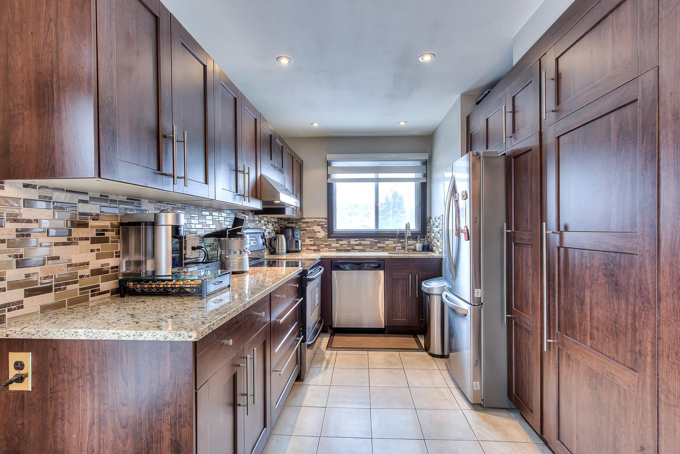 Kitchen - 10-3055 Place Alton-Goldbloom, Laval (Chomedey), QC - Indoor Photo Showing Kitchen With Upgraded Kitchen