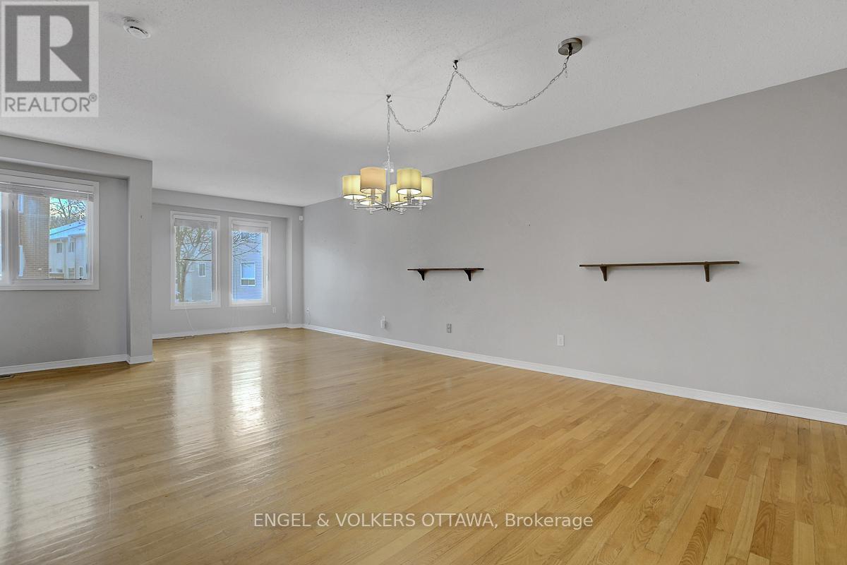 21 Drayton Private, Ottawa, ON - Indoor Photo Showing Other Room