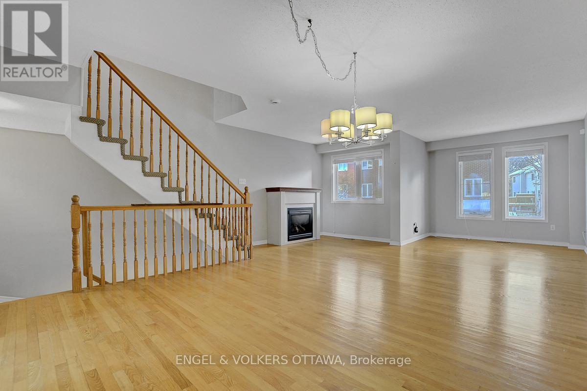 21 Drayton Private, Ottawa, ON - Indoor With Fireplace
