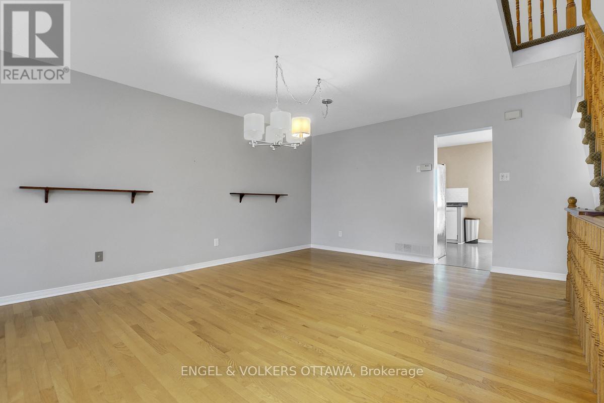 21 Drayton Private, Ottawa, ON - Indoor Photo Showing Other Room