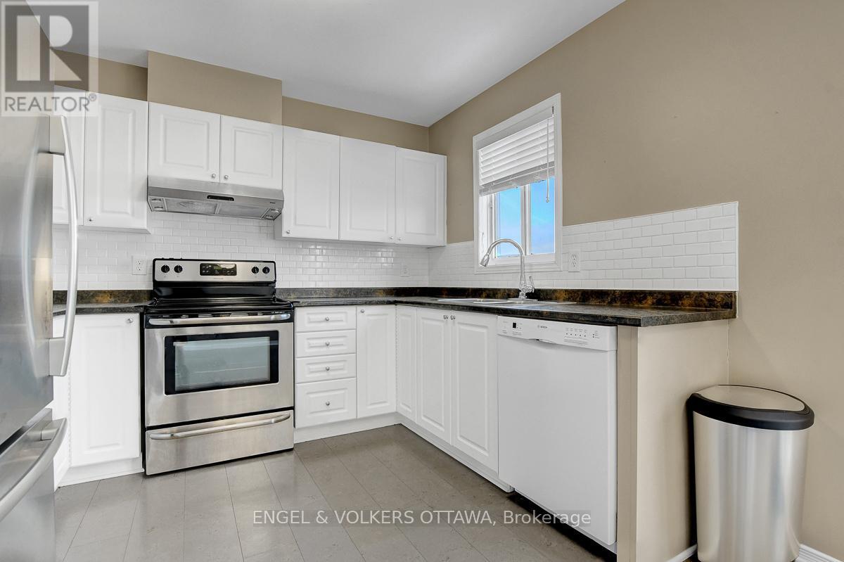 21 Drayton Private, Ottawa, ON - Indoor Photo Showing Kitchen