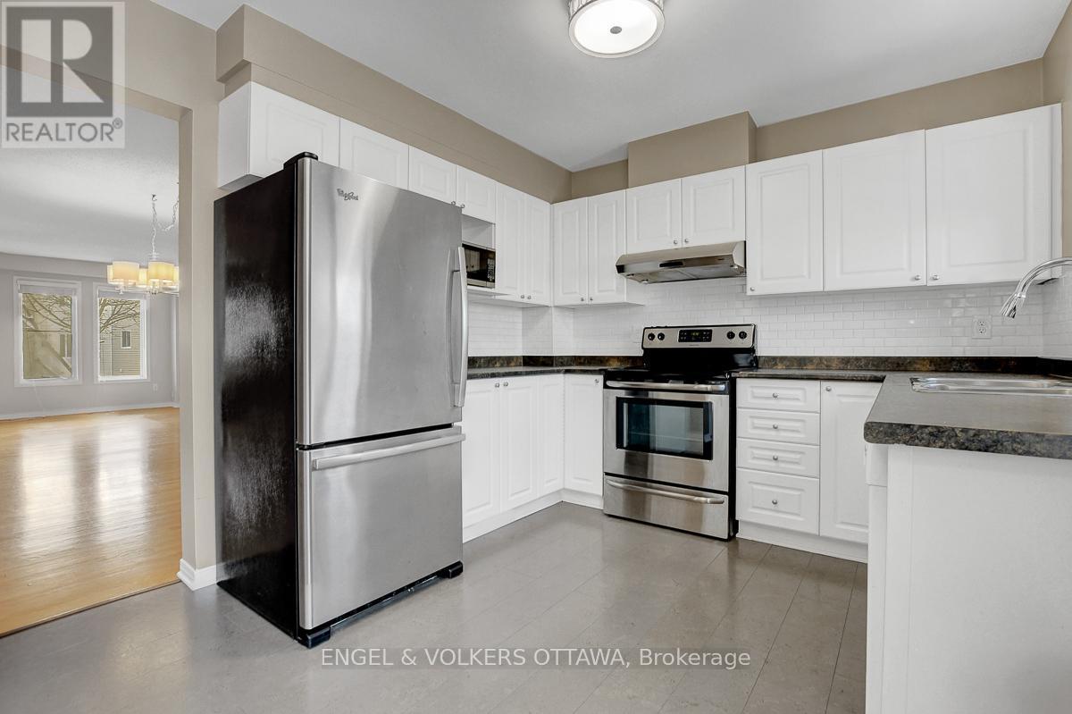 21 Drayton Private, Ottawa, ON - Indoor Photo Showing Kitchen