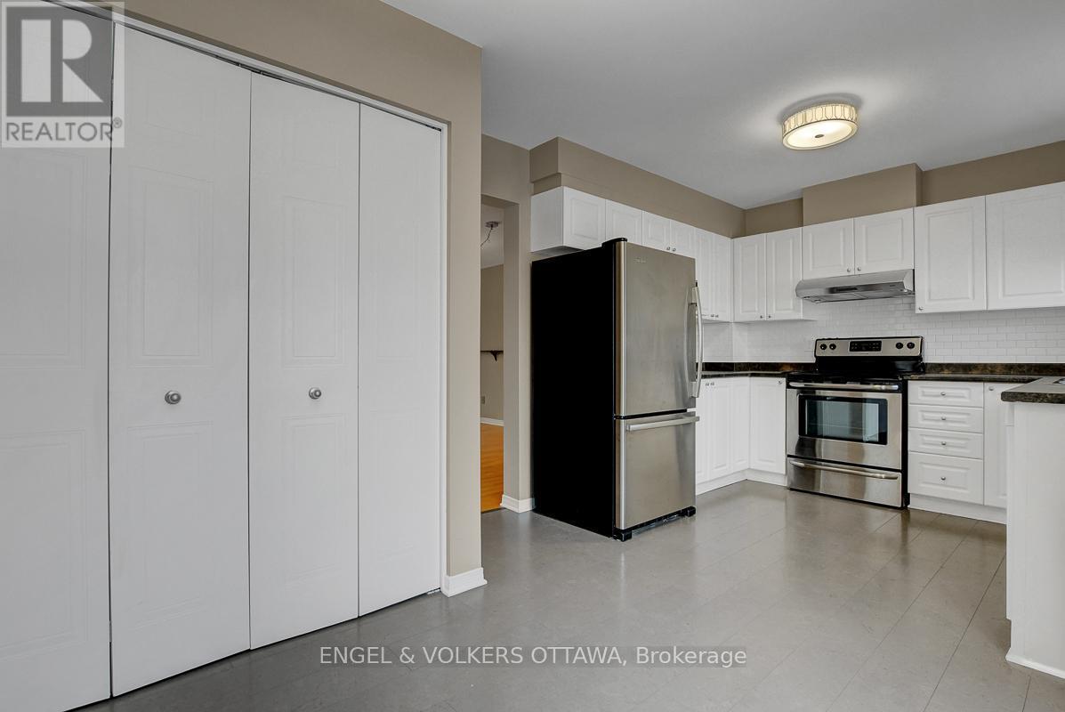 21 Drayton Private, Ottawa, ON - Indoor Photo Showing Kitchen