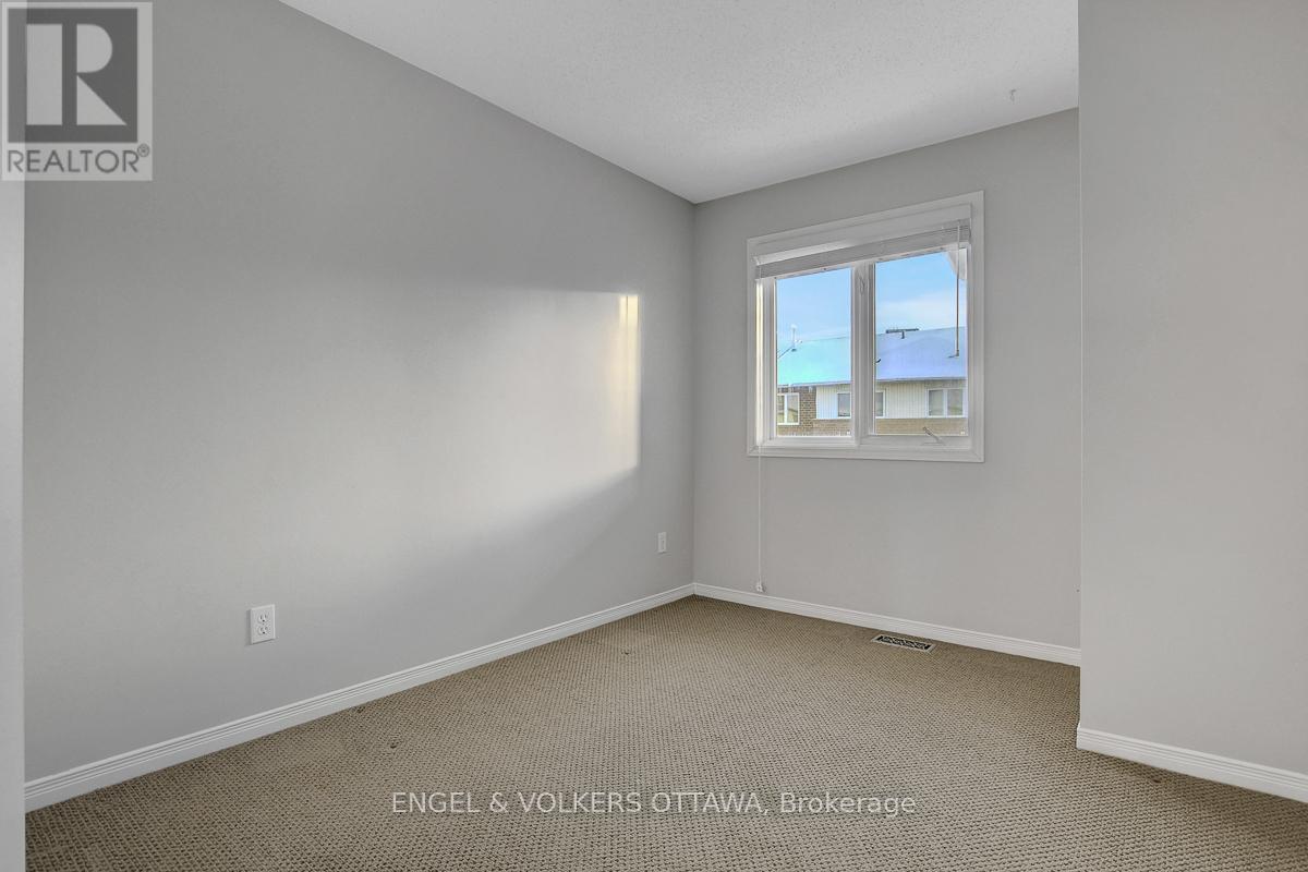 21 Drayton Private, Ottawa, ON - Indoor Photo Showing Other Room