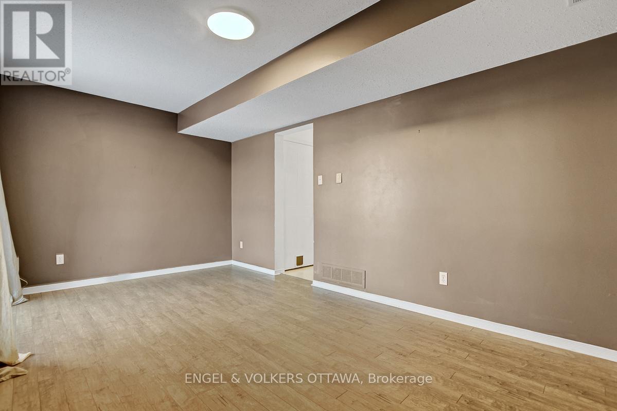 21 Drayton Private, Ottawa, ON - Indoor Photo Showing Other Room