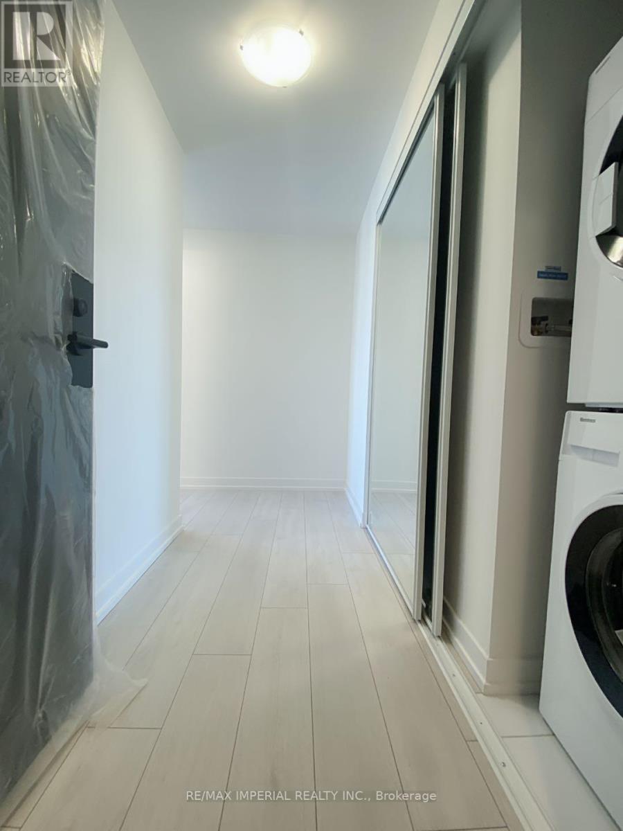 2811 - 60 Shuter Street, Toronto, ON - Indoor Photo Showing Laundry Room