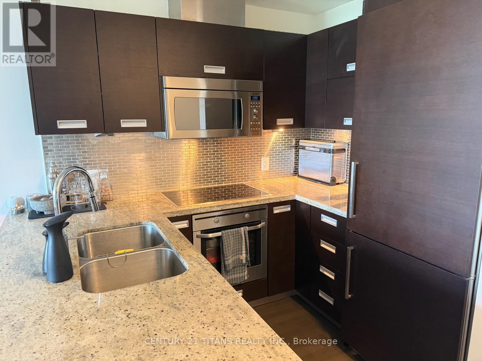 2015 - 88 Park Lawn Road, Toronto, ON - Indoor Photo Showing Kitchen With Double Sink With Upgraded Kitchen