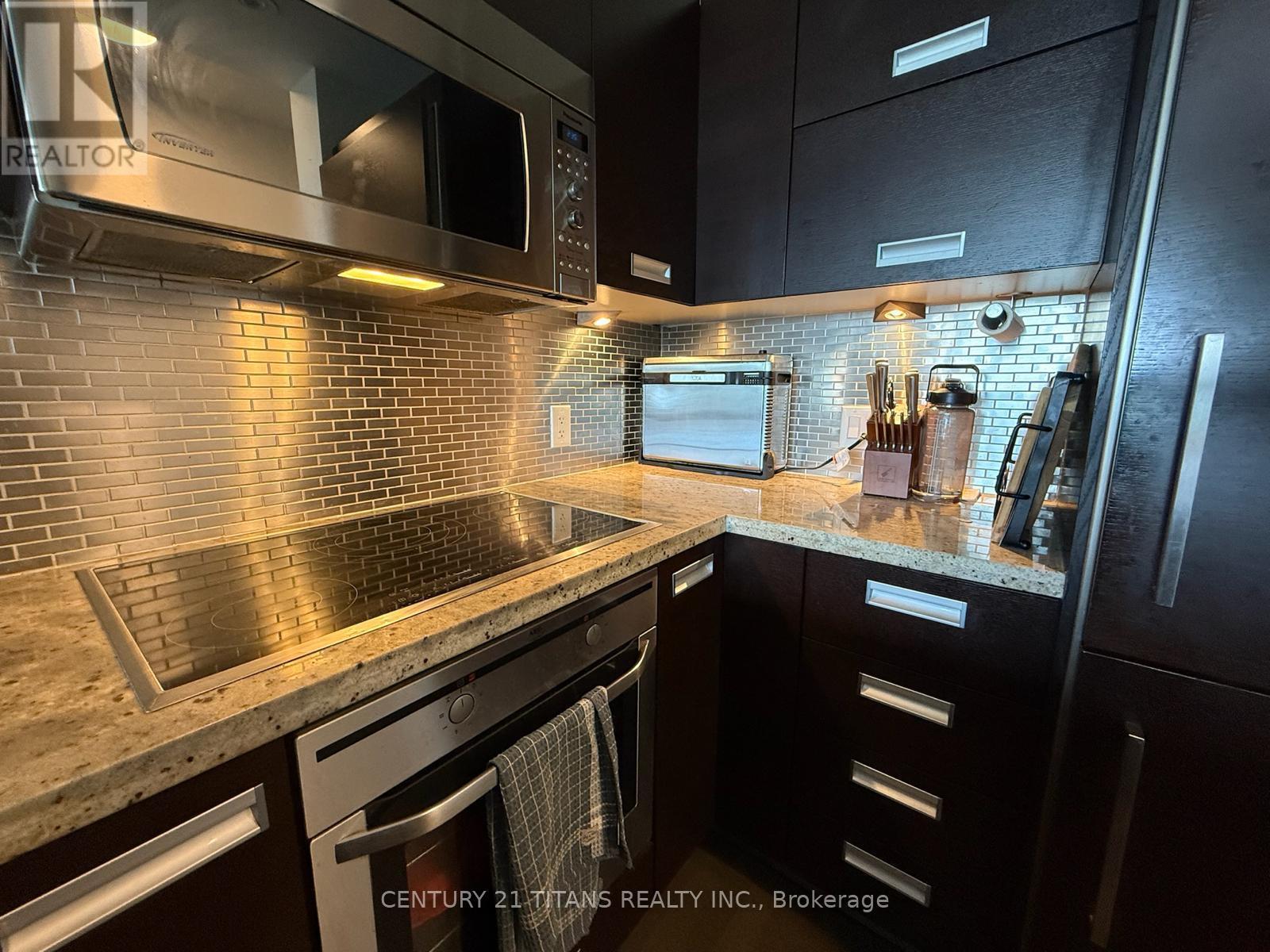 2015 - 88 Park Lawn Road, Toronto, ON - Indoor Photo Showing Kitchen