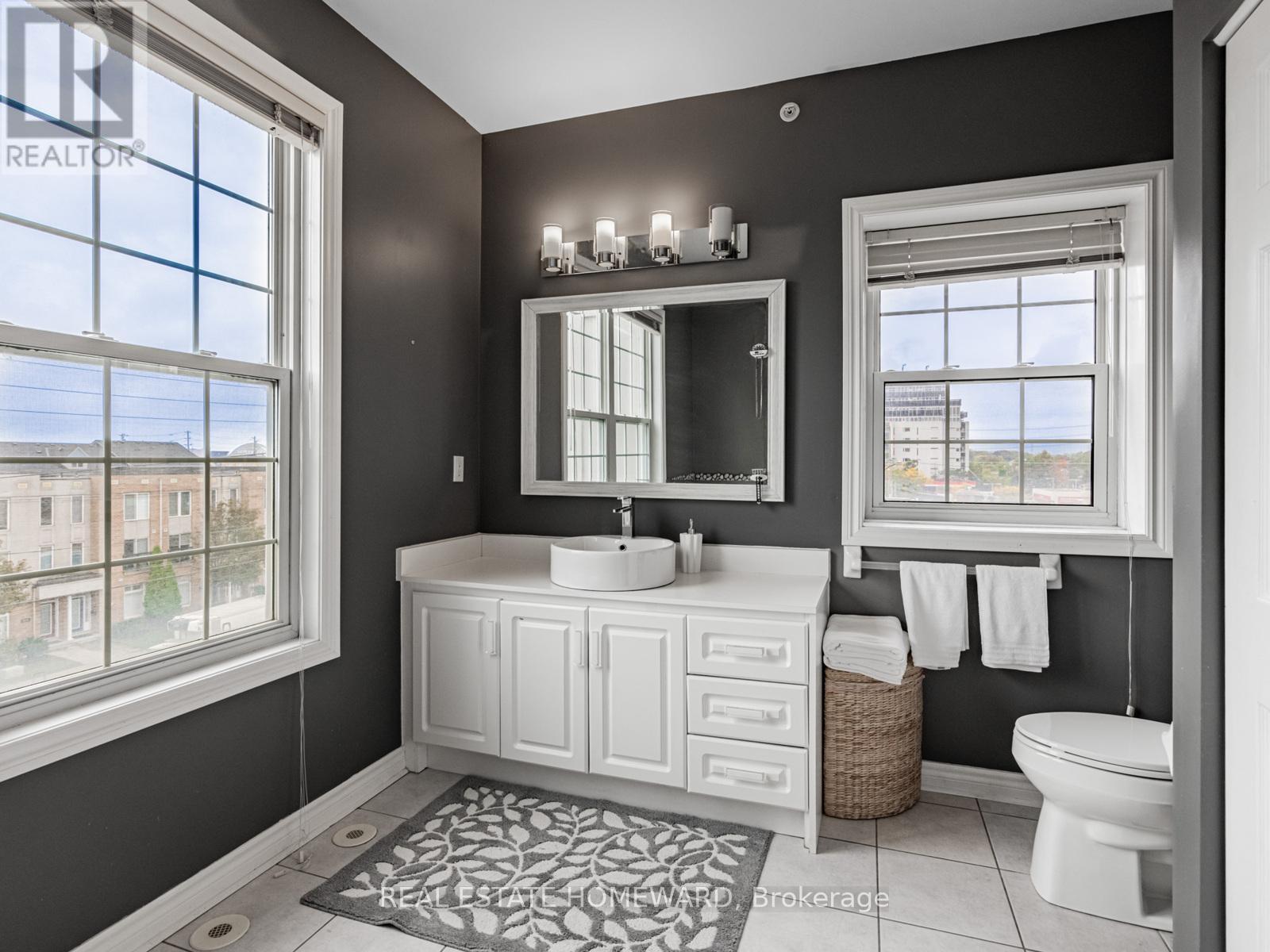 964A The Queensway, Toronto, ON - Indoor Photo Showing Bathroom