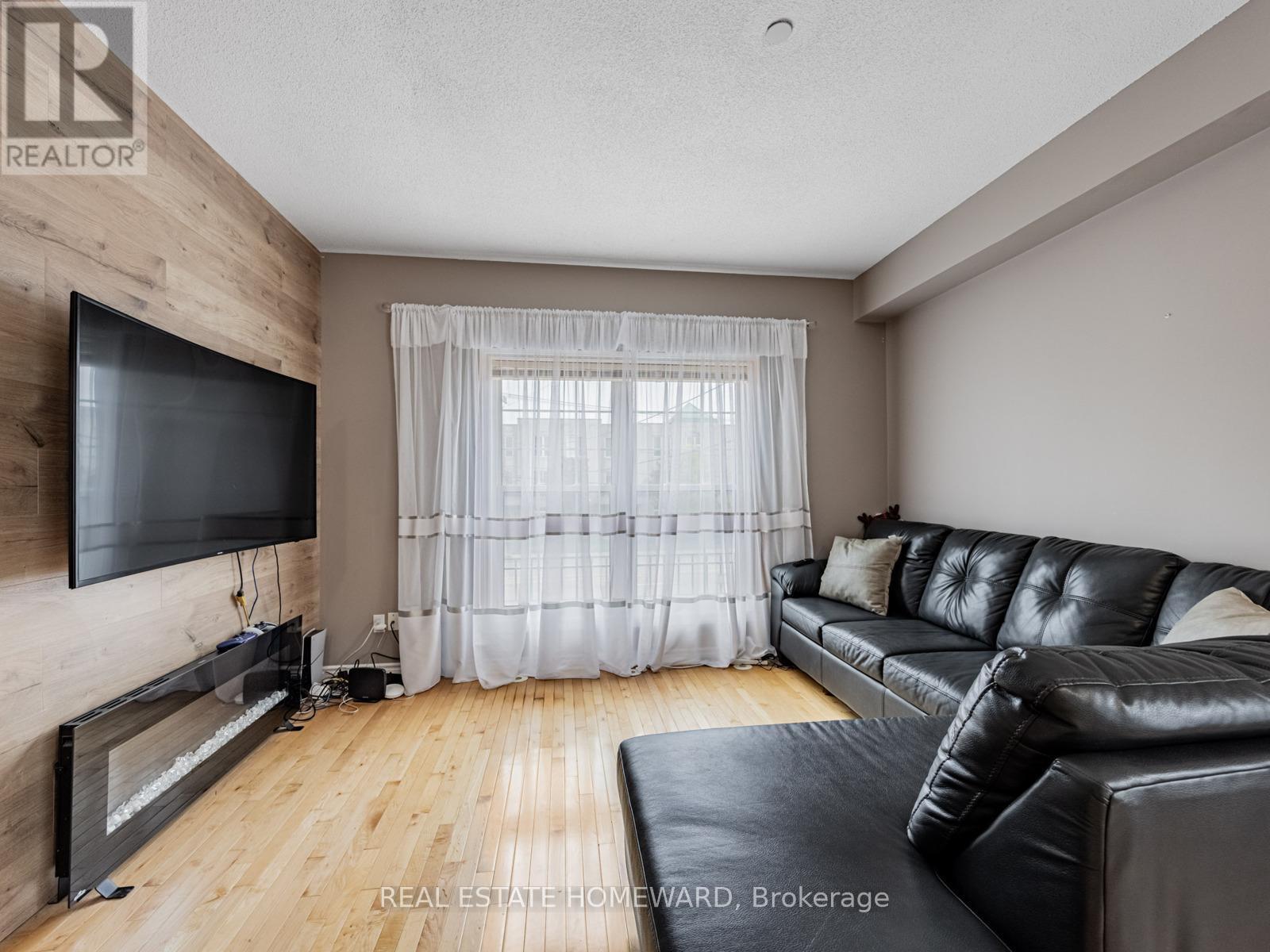 964A The Queensway, Toronto, ON - Indoor Photo Showing Living Room