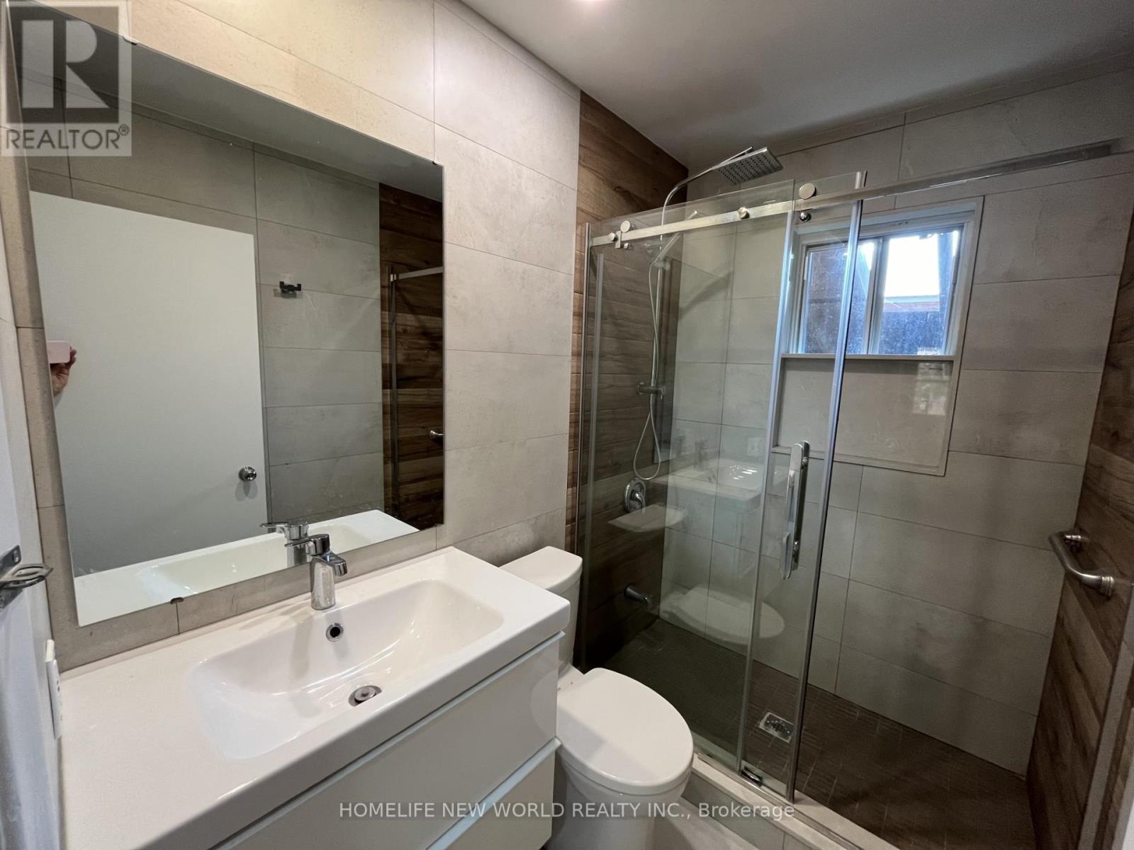 Main - 345 Centre Street E, Richmond Hill, ON - Indoor Photo Showing Bathroom