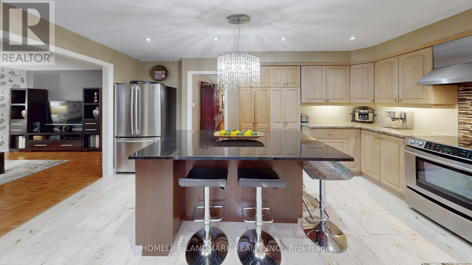 3022 Dalehurst Drive, Mississauga, ON - Indoor Photo Showing Kitchen