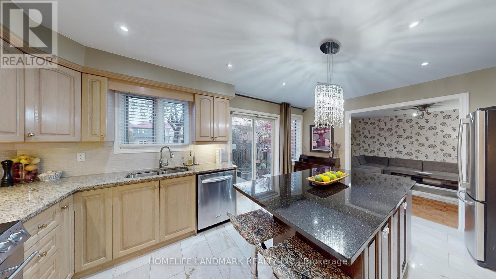 3022 Dalehurst Drive, Mississauga, ON - Indoor Photo Showing Kitchen With Double Sink