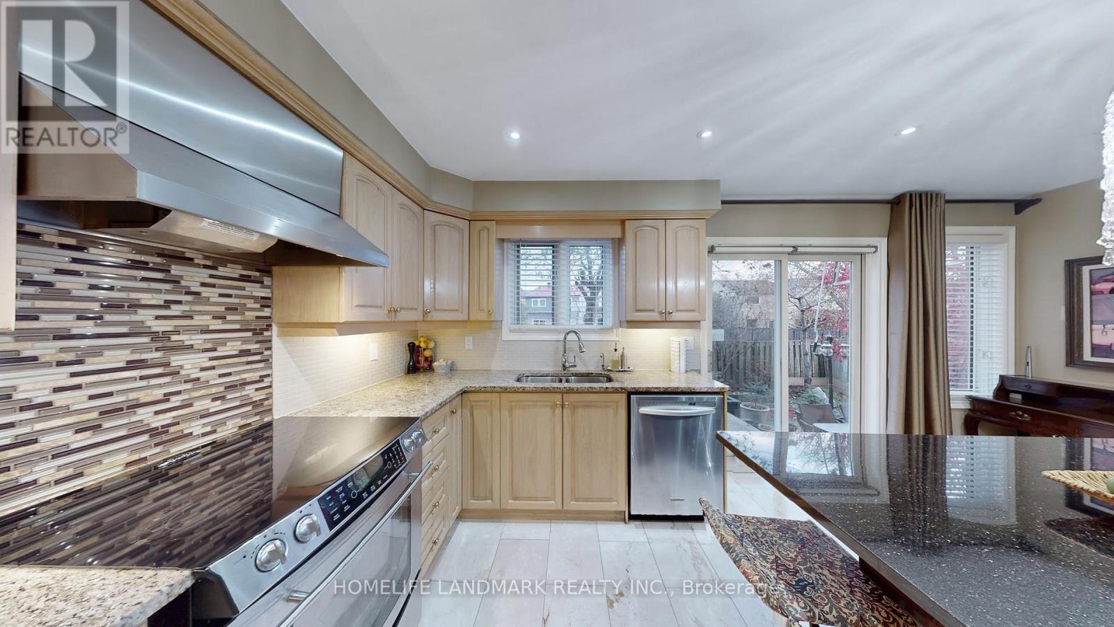 3022 Dalehurst Drive, Mississauga, ON - Indoor Photo Showing Kitchen With Double Sink