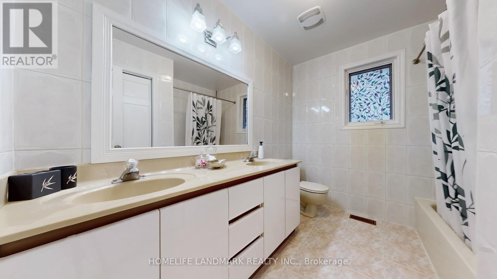 3022 Dalehurst Drive, Mississauga, ON - Indoor Photo Showing Bathroom