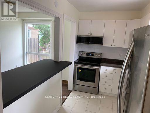 4 Juliana Square, Brampton, ON - Indoor Photo Showing Kitchen With Stainless Steel Kitchen