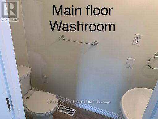 4 Juliana Square, Brampton, ON - Indoor Photo Showing Bathroom