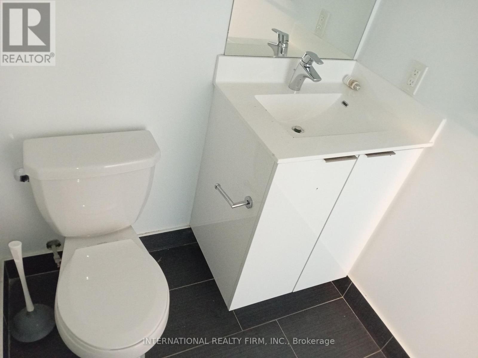 Unstaged Bathroom - 816 - 30 Shore Breeze Drive, Toronto, ON - Indoor Photo Showing Bathroom