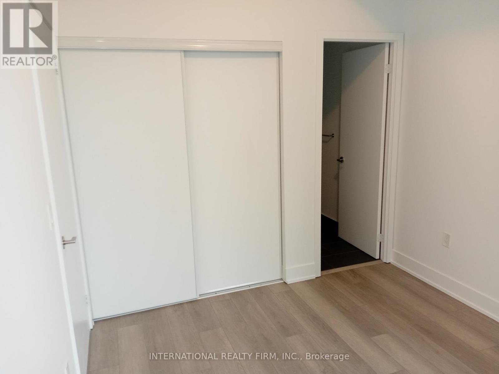 Double Closet & Ensuite - 816 - 30 Shore Breeze Drive, Toronto, ON - Indoor Photo Showing Other Room