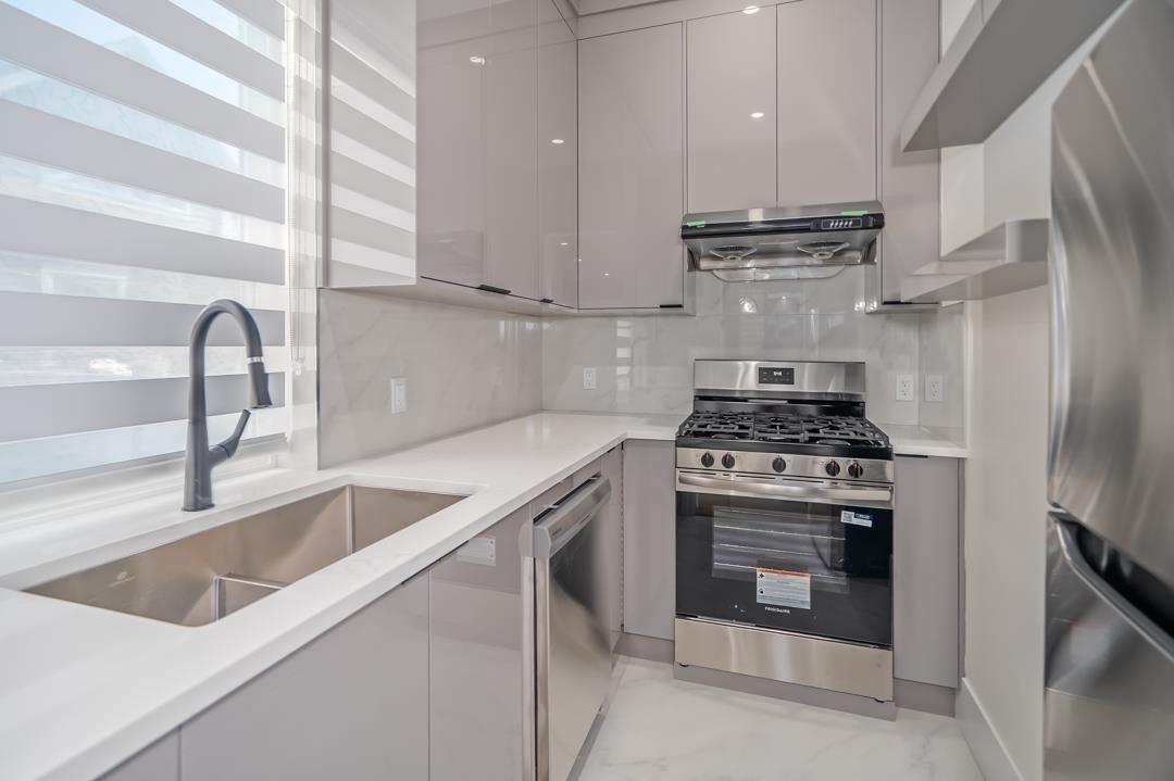 16935 0A Avenue, Surrey, BC - Indoor Photo Showing Kitchen With Double Sink