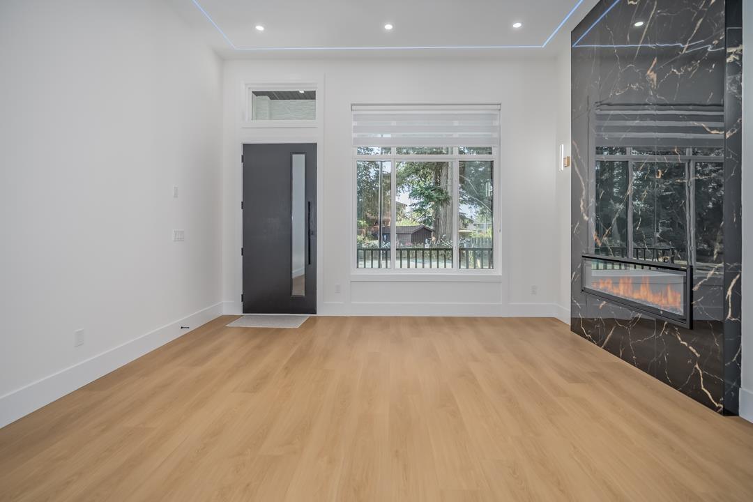 16935 0A Avenue, Surrey, BC - Indoor Photo Showing Other Room