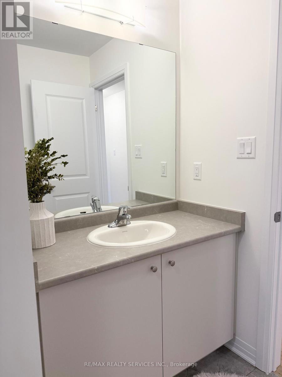 64 Masters Street, Welland, ON - Indoor Photo Showing Bathroom