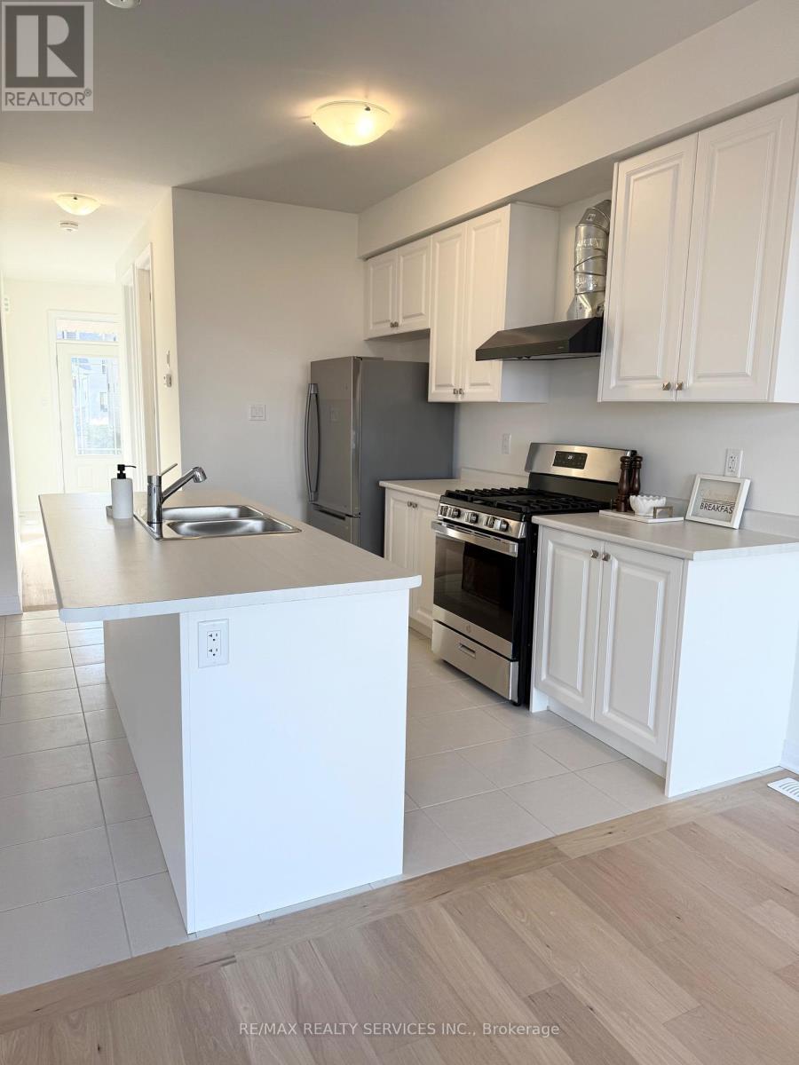 64 Masters Street, Welland, ON - Indoor Photo Showing Kitchen With Double Sink