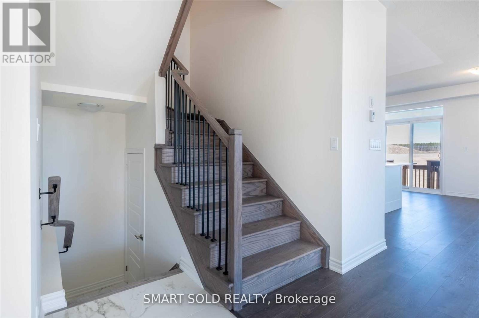 73 Greer Street, Barrie, ON - Indoor Photo Showing Other Room