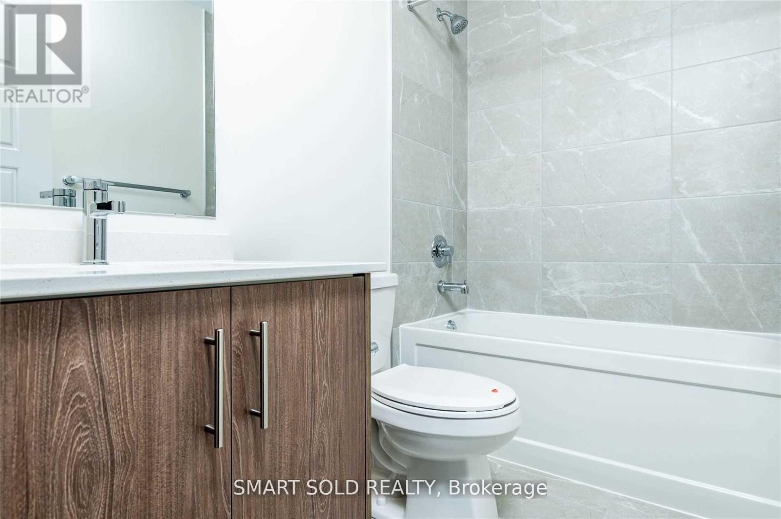 73 Greer Street, Barrie, ON - Indoor Photo Showing Bathroom
