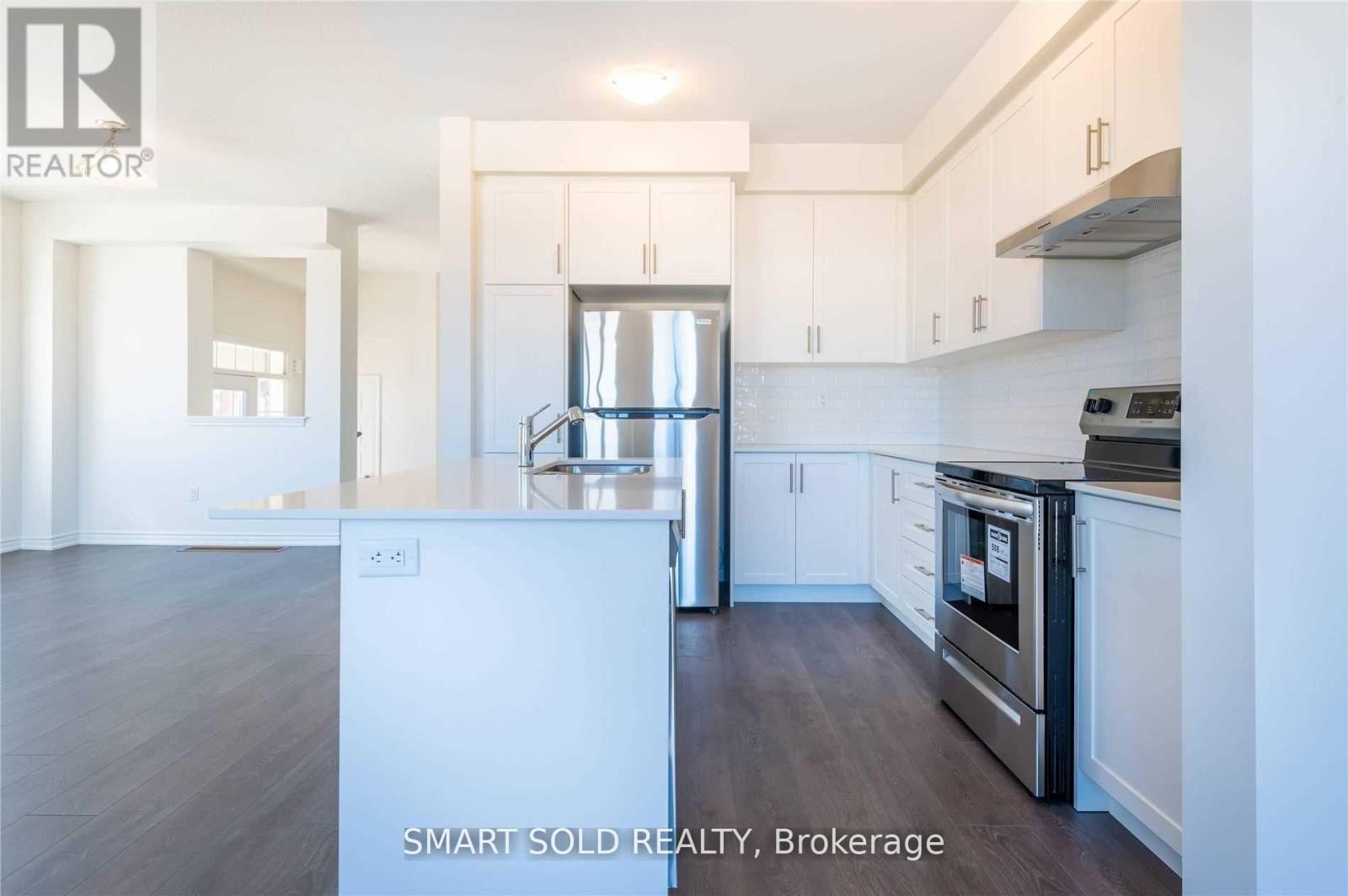73 Greer Street, Barrie, ON - Indoor Photo Showing Kitchen