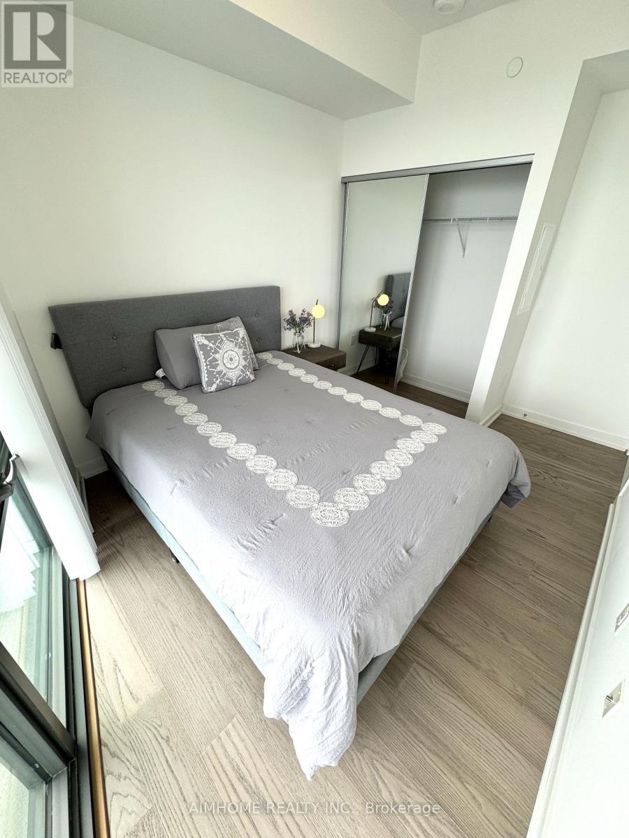 4011 - 11 Wellesley Street W, Toronto, ON - Indoor Photo Showing Bedroom