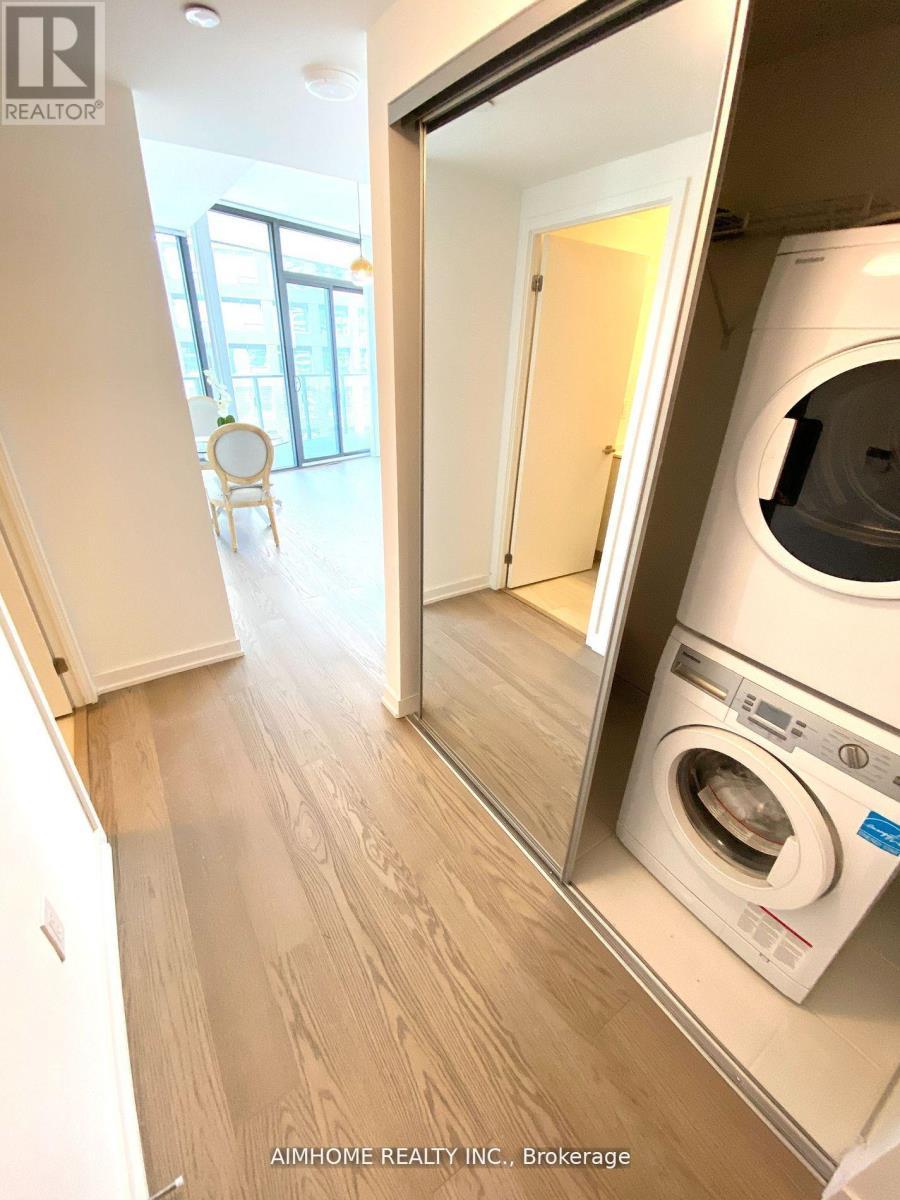 4011 - 11 Wellesley Street W, Toronto, ON - Indoor Photo Showing Other Room