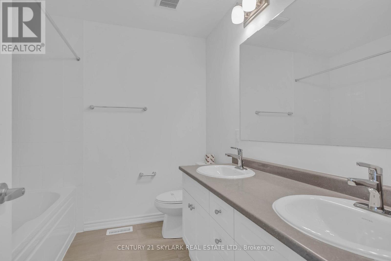 16 Ivory Road, Barrie, ON - Indoor Photo Showing Bathroom
