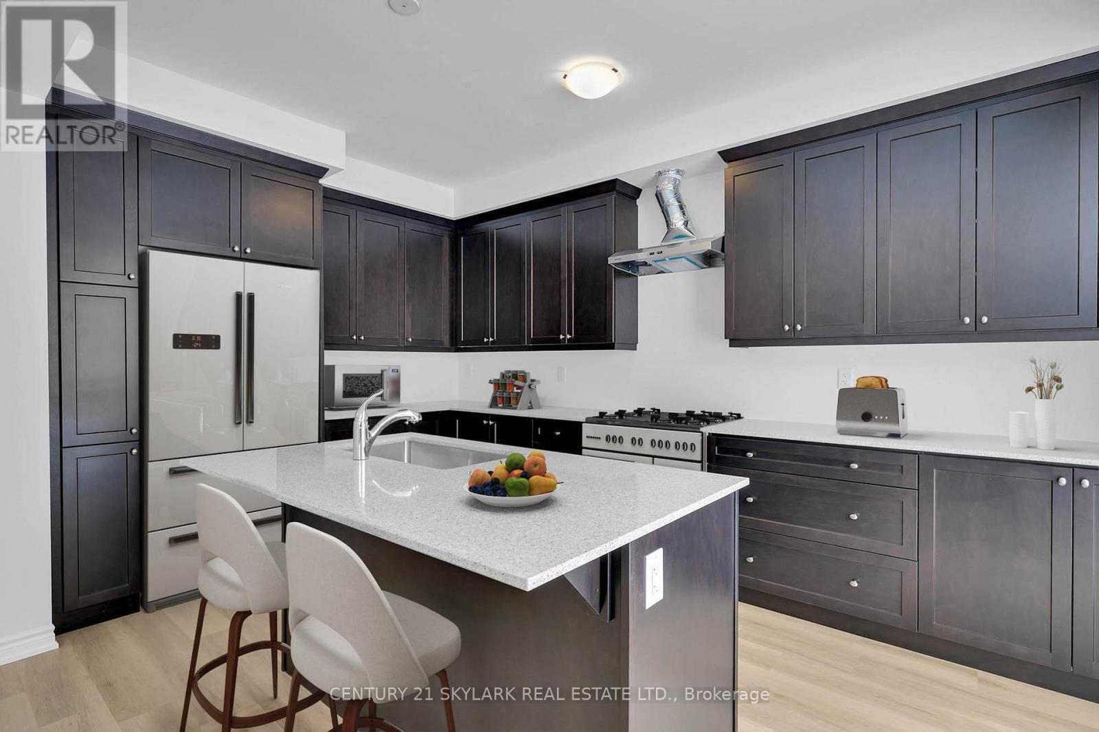 16 Ivory Road, Barrie, ON - Indoor Photo Showing Kitchen