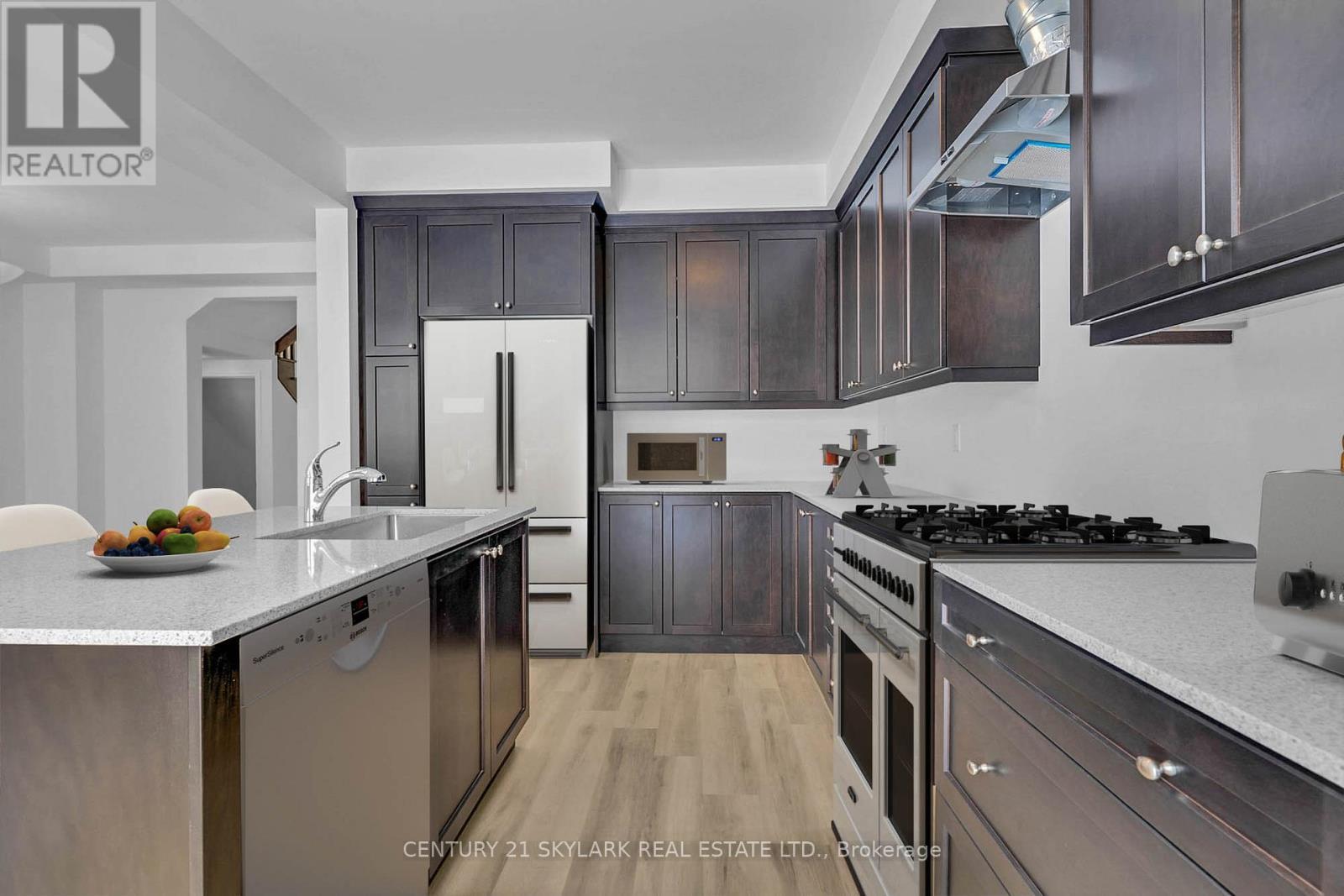 16 Ivory Road, Barrie, ON - Indoor Photo Showing Kitchen With Stainless Steel Kitchen With Upgraded Kitchen