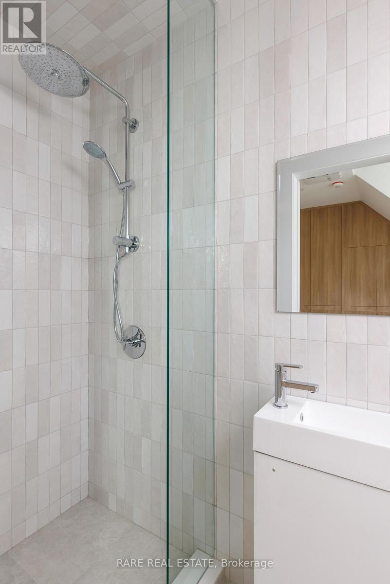 Laneway - 451 Montrose Avenue, Toronto, ON - Indoor Photo Showing Bathroom