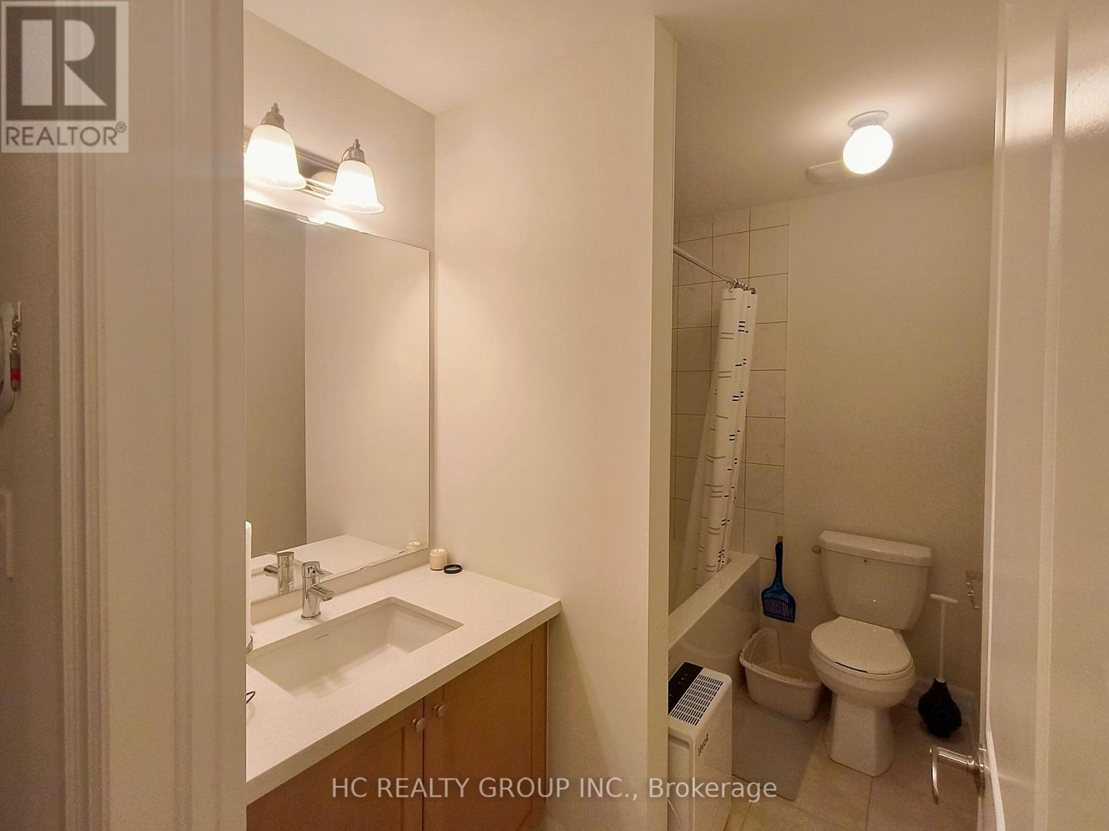 33 Thomas Armstrong Lane, Richmond Hill, ON - Indoor Photo Showing Bathroom