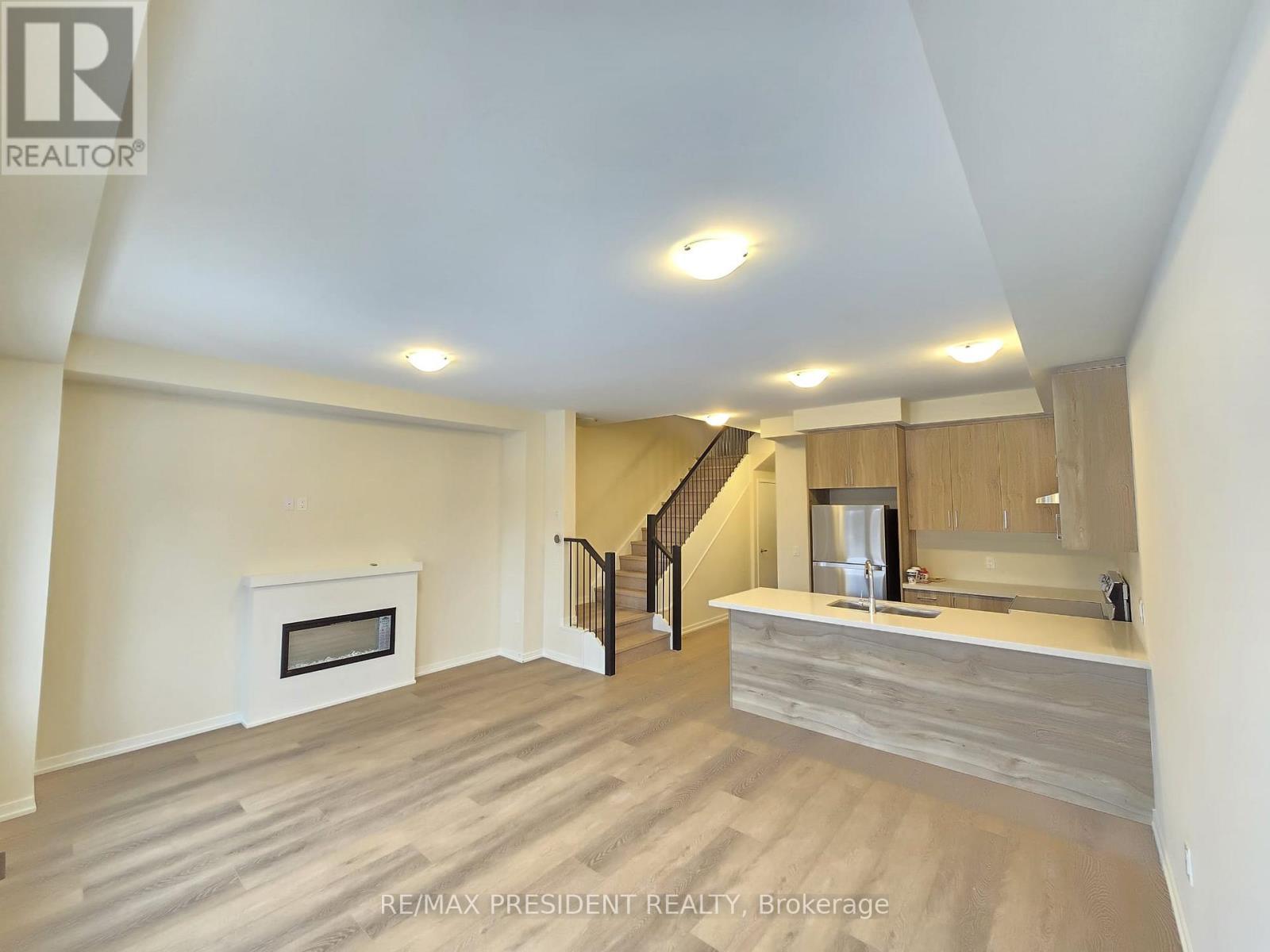 28 Seahorse Common, Cambridge, ON - Indoor With Fireplace