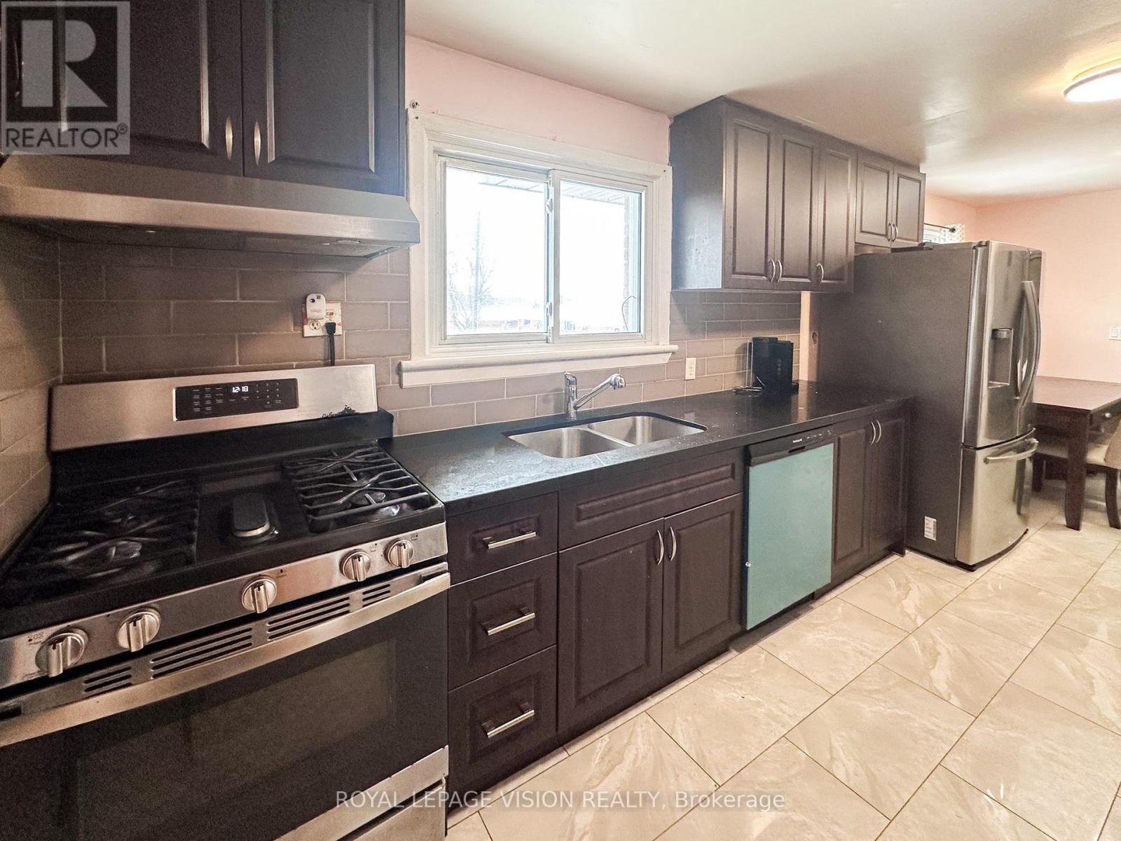 Main Floor - 380 Arbor Court, Oshawa, ON - Indoor Photo Showing Kitchen With Double Sink